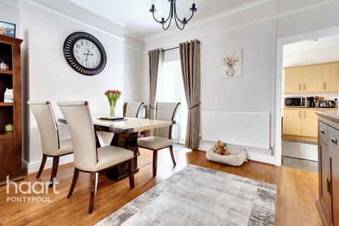 Mount Pleasant, Pontypool 3 bed terraced house for sale