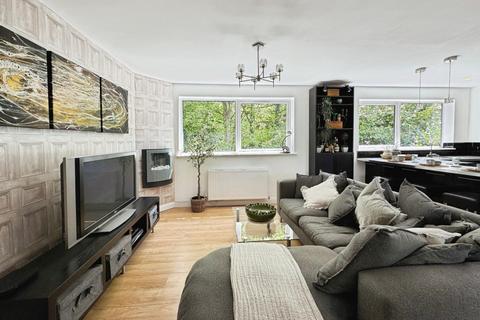 Warren Close, Bramhall 2 bed apartment for sale