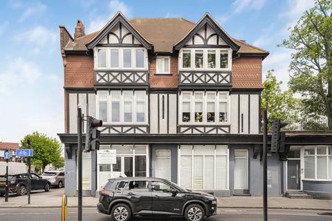 William Court, Hertford Road, N9 7HH 2 bed flat for sale