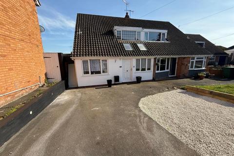 Churchill Road, Halesowen, B63 4NA 3 bed semi