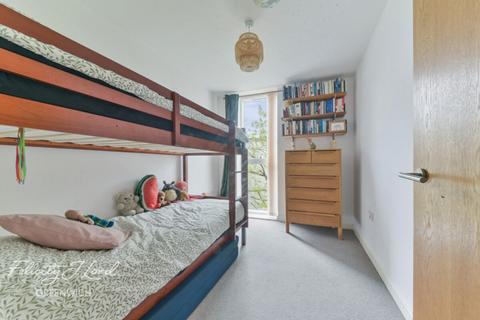 Banning Street, Greenwich, SE10 2 bed flat for sale