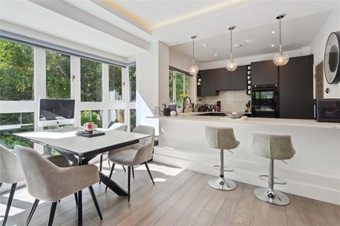 The Warren, Oxshott, Leatherhead... 2 bed apartment for sale