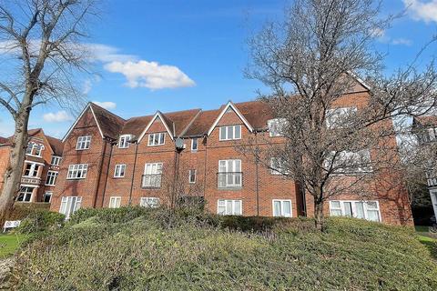 11 Manor Park Close, Birmingham B13 2 bed apartment for sale