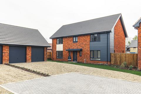 Family Home in Necton 4 bed detached house for sale
