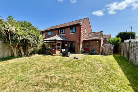 Steyning Avenue, Peacehaven 3 bed semi