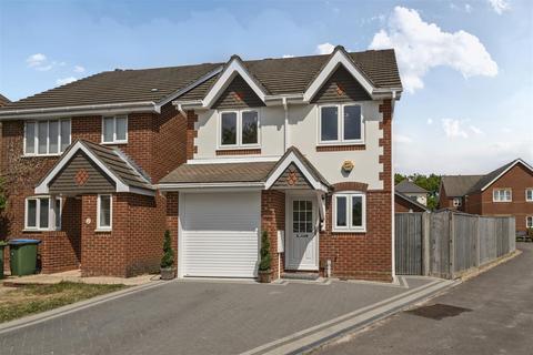 Honeysuckle Close, Locks Heath SO31 3 bed detached house for sale