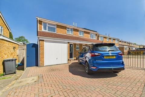 Laburnum Road, Gloucester... 3 bed semi