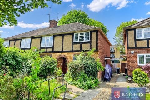 Monks Close, Enfield, EN2 2 bed maisonette for sale