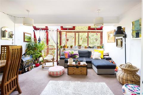 Bywater Place, London, SE16 2 bed flat for sale