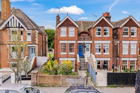 Canterbury Road, Folkestone, CT19 2 bed ground floor flat for sale