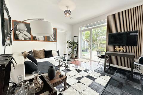 Seward Green, Hythe, SO45 2 bed maisonette for sale