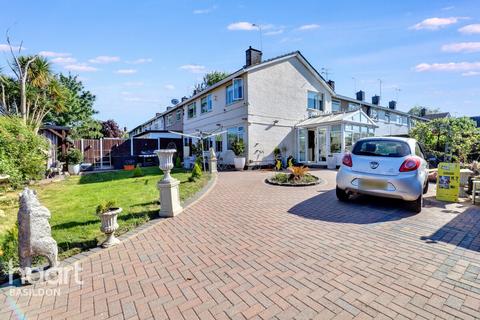 Gay Links, Basildon 4 bed terraced house for sale