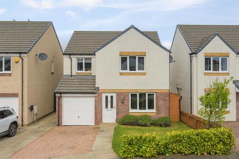13 Roe Deer Place, Dunfermline, KY11 8UR 4 bed detached house for sale