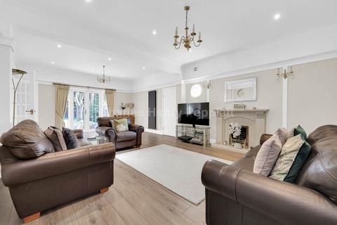 Ashurst Road, Cockfosters, EN4 5 bed detached house for sale