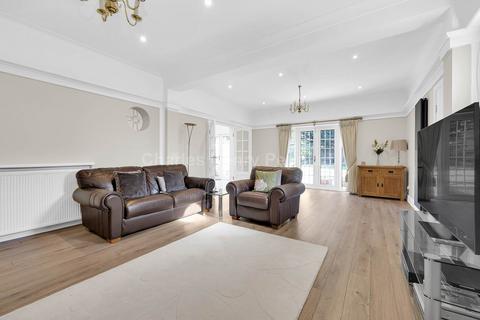 Ashurst Road, Cockfosters, EN4 5 bed detached house for sale