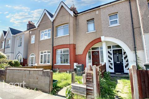 Danesbury Road, FELTHAM 3 bed terraced house for sale