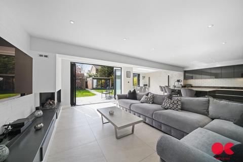 Herbert Road, Hornchurch RM11 5 bed detached house for sale