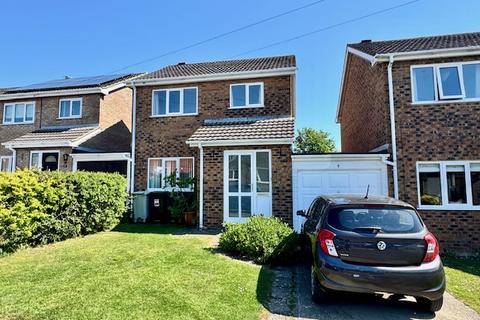 7 Southfield Drive Louth LN11 9ED 3 bed link detached house for sale