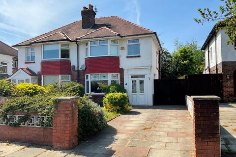 Lynton Drive, Southport PR8 3 bed semi