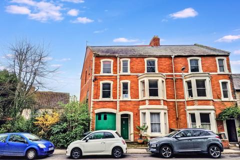 Bridport 2 bed flat for sale