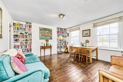 Kennington Road, London SE11 2 bed flat for sale