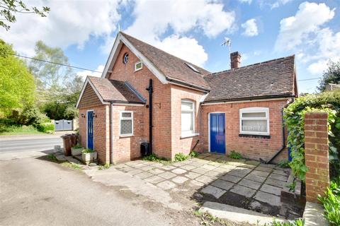 Main Street, Peasmarsh 2 bed detached house for sale