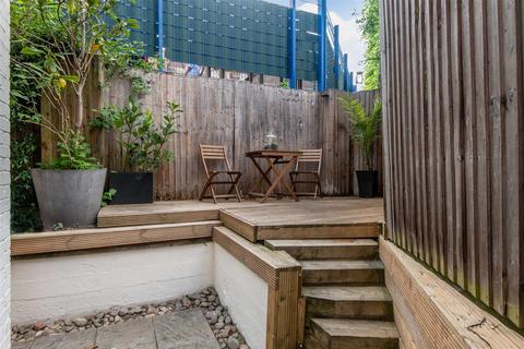 Maresfield Gardens, Swiss Cottage NW3 2 bed apartment for sale
