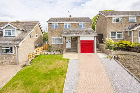 Wentworth Close, Ipswich IP7 3 bed detached house for sale