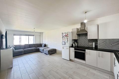 Boulevard Drive, Allard House, NW9 2 bed flat for sale