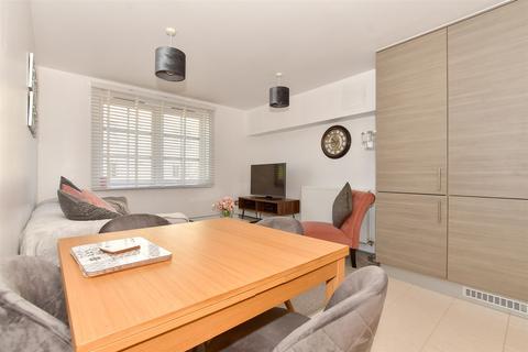 Gainsborough Close, Basildon SS14 1 bed flat for sale