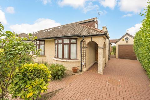 Cleveland Avenue, Hampton TW12 3 bed bungalow for sale