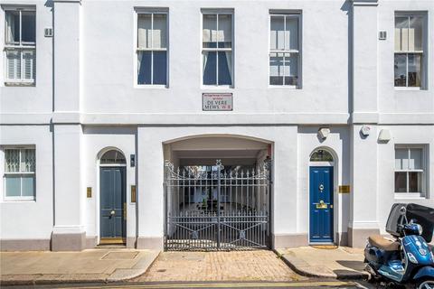 De Vere Mews, London, W8 2 bed apartment for sale
