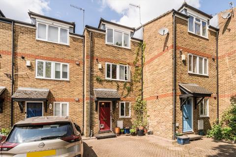 Vermeer Gardens, London SE15 3 bed house for sale