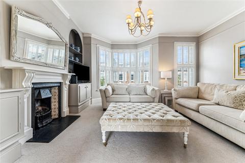 Grandison Road, SW11 2 bed apartment for sale