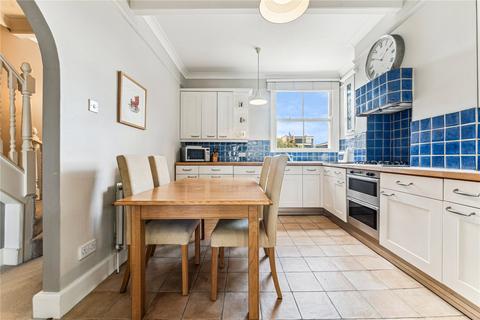 Grandison Road, SW11 2 bed apartment for sale