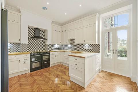 Southwood Lane, London N6 2 bed apartment for sale