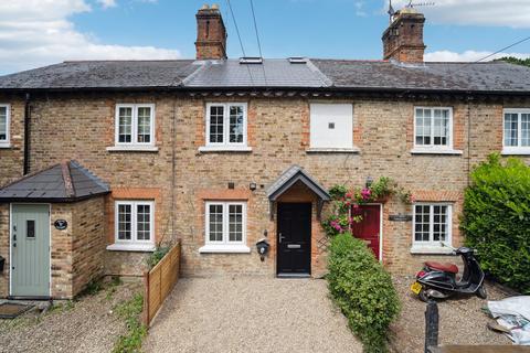 Hollybush Hill, Stoke Poges SL2 3 bed cottage for sale