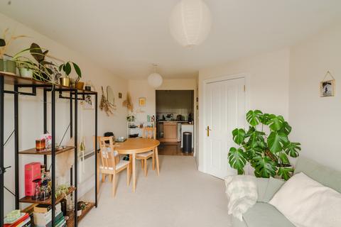 Squires Court, Bristol BS3 2 bed flat for sale