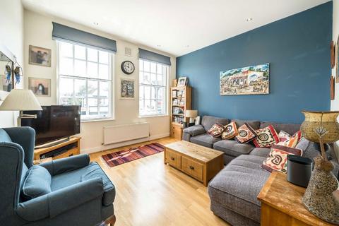 Streatham High Road, London SW16 2 bed flat for sale