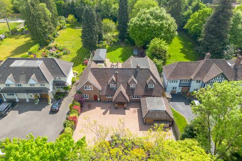 Park Avenue, Rickmansworth, WD3 7 bed detached house for sale