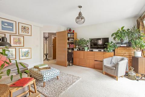 Trewsbury Road, Sydenham, London, SE26 2 bed apartment for sale