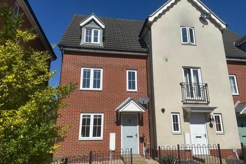Curlew Close, Stowmarket IP14 3 bed end of terrace house for sale
