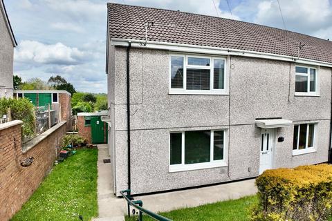 Heol Fargoed, Bargoed, CF81 2 bed flat for sale