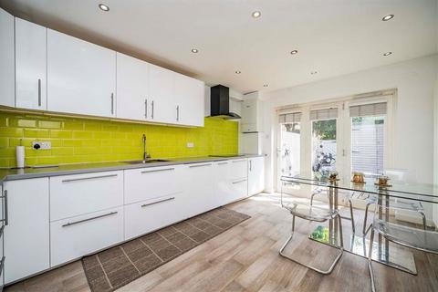 Virginia Road, London E2 3 bed terraced house for sale