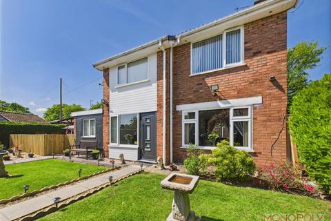 Plas Acton Close, Wrexham 3 bed detached house for sale