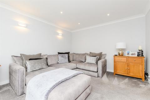 Olivers Mill, New Ash Green, Kent 4 bed link detached house for sale