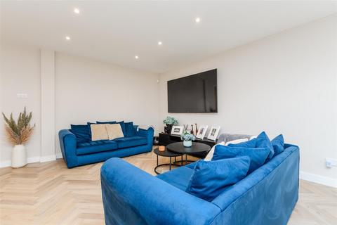 Olivers Mill, New Ash Green, Kent 4 bed link detached house for sale