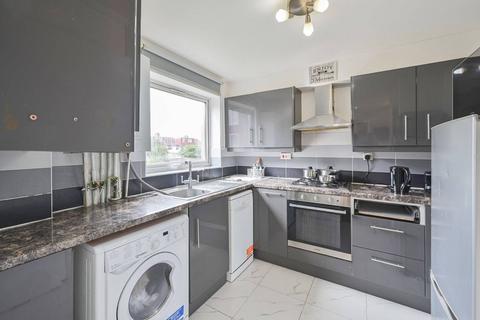 Archery Close, Wealdstone, Harrow, HA3 2 bed flat for sale