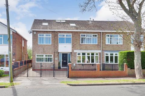 Well Lane, Willerby, Hull 5 bed semi