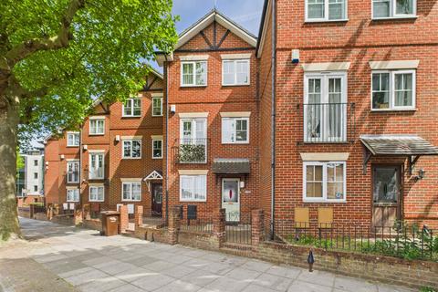 London Road, Portsmouth PO2 4 bed terraced house for sale